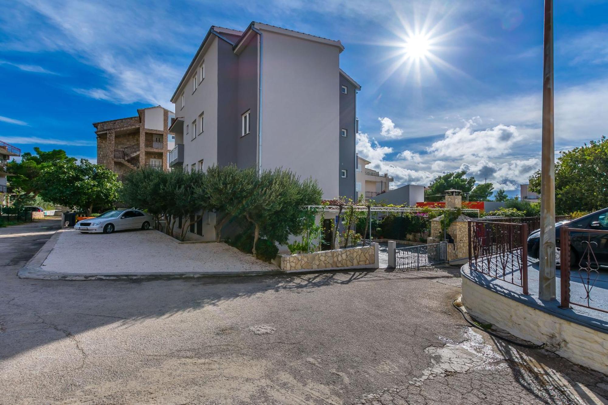 Apartments Kristina Omis Exterior photo