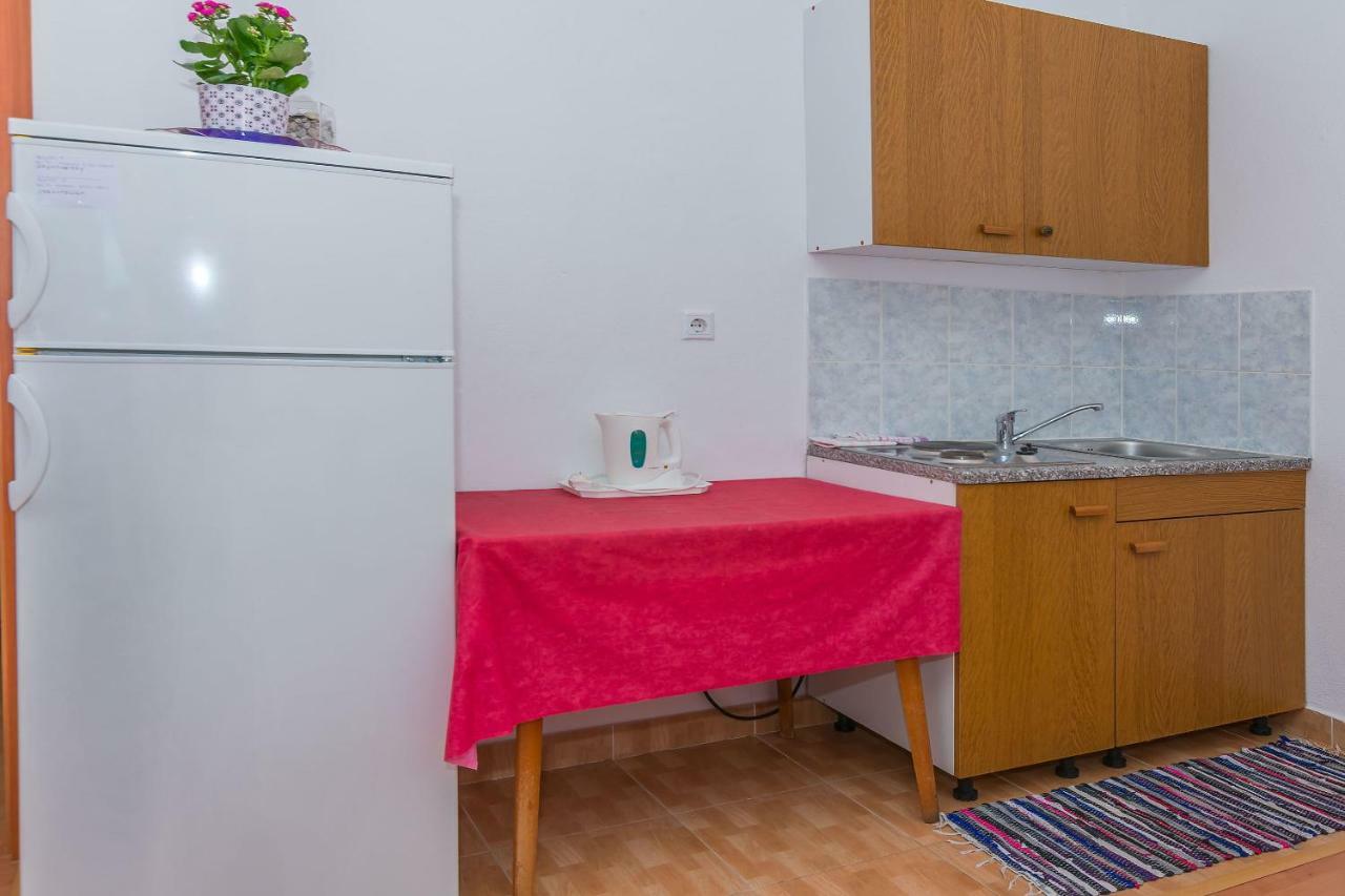 Apartments Kristina Omis Exterior photo